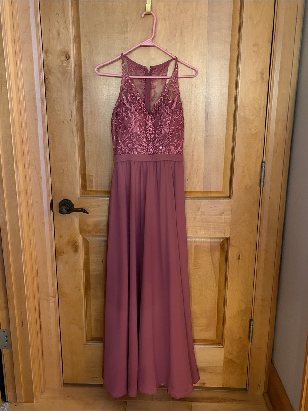 Elegant Sleeveless Lace Bodice Bridesmaid Dress - Mauve